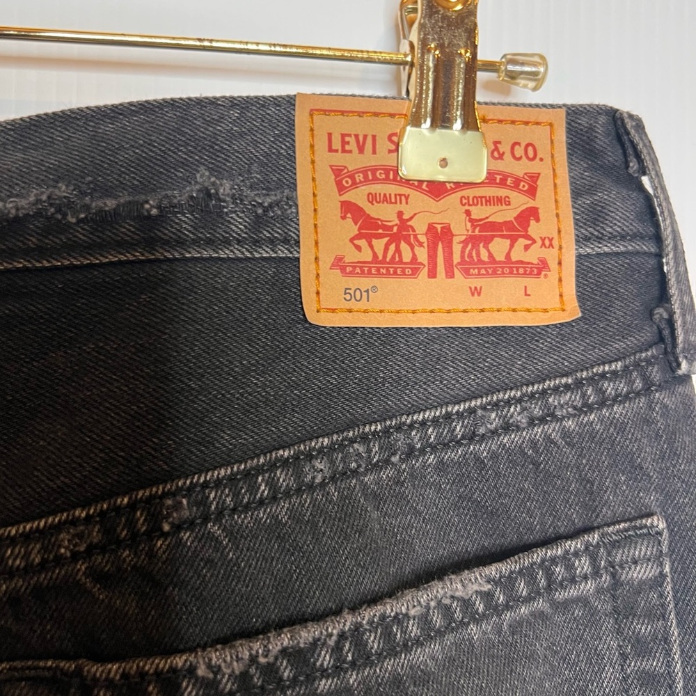 LEVI'S 501 Ripped High Rise Jeans. Size 31x30 - Picture 10 of 12